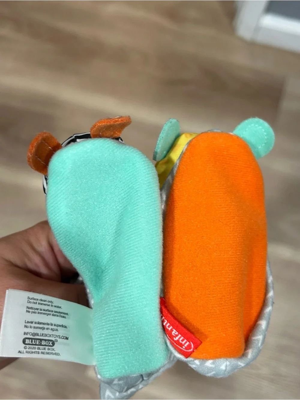 Infantino Sensory Rattle Crib Shoes Booties 0–6 Months New